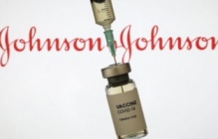 CDC ve FDA yetkilileri Johnson & Johnson aşılarının duraklatılması için ortak açıklama yaptı