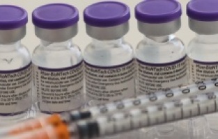 BioNTech/Pfizer, Omicron için özel aşı çalışmalarına başladı