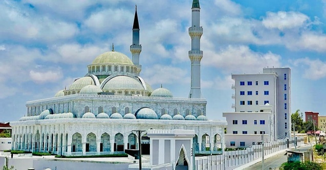 Somali#039;de kubbelerini sadece Türklerin yapabildiği camiye çok sayıda ziyaretçi geliyor