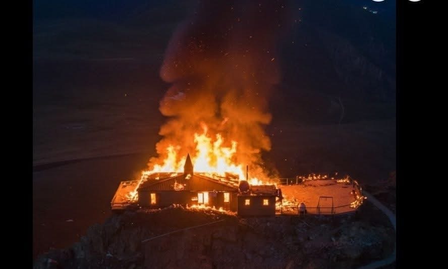 Trabzon’un Çaykara ilçesi ile Bayburt arasında, 3.200 rakımlı zirvede bulunan
