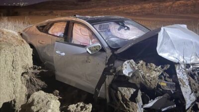 Dikmen’de Otomobil Takla Atarak Tarlaya Uçtu: Sürücü Kurtuldu