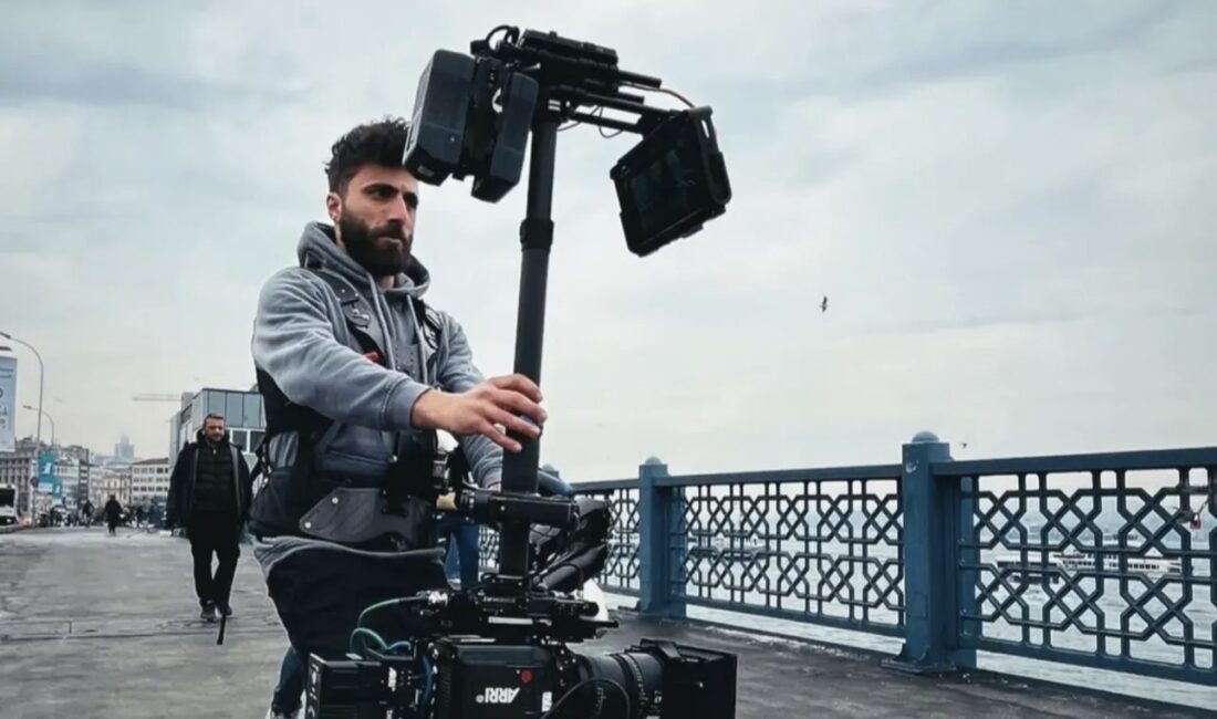 Dizi, film ve reklam sektöründe birçok projede görev alan ünlü