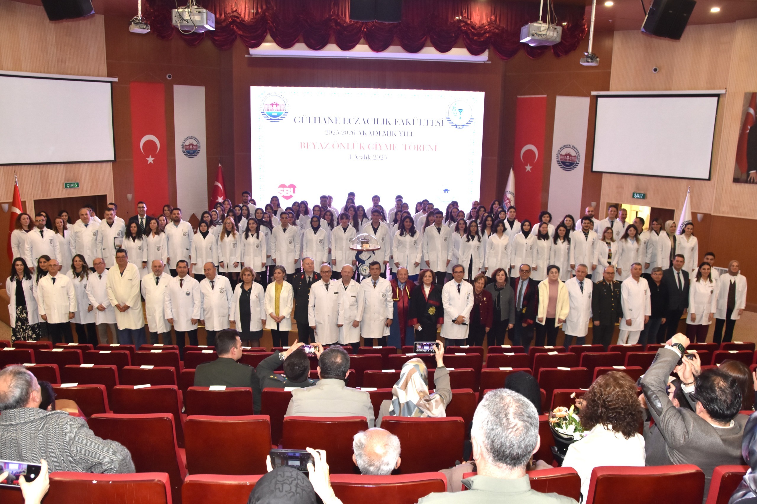 Gülhane Eczacılık Fakültesi Beyaz Önlük Giyme Töreni, Gülhane Külliyesi’nde geniş