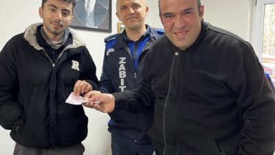 Amasya’nın Merzifon ilçesinde belediyenin Temizlik İşleri Müdürlüğü personeli Samet Özçanak,