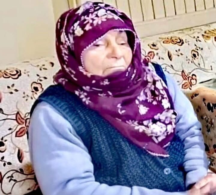 Eynesil’in Aralık Köyü’nde yalnız yaşayan 97 yaşındaki Hatice Bir, evinde